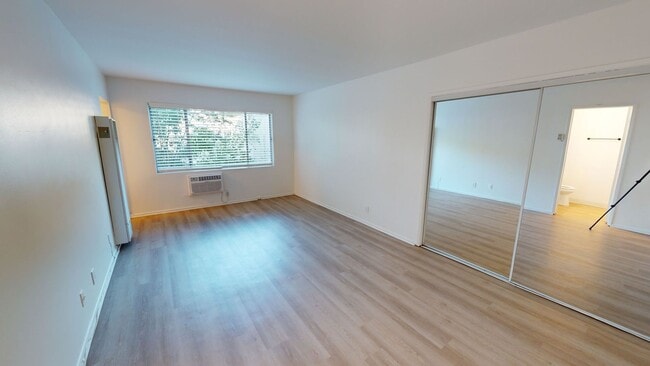 Photo - 1001 N Gardner