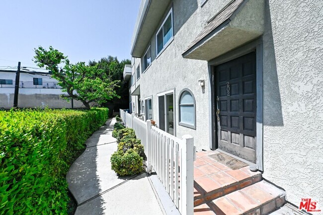 Building Photo - 2677 S Centinela Ave Unit 202 Rental