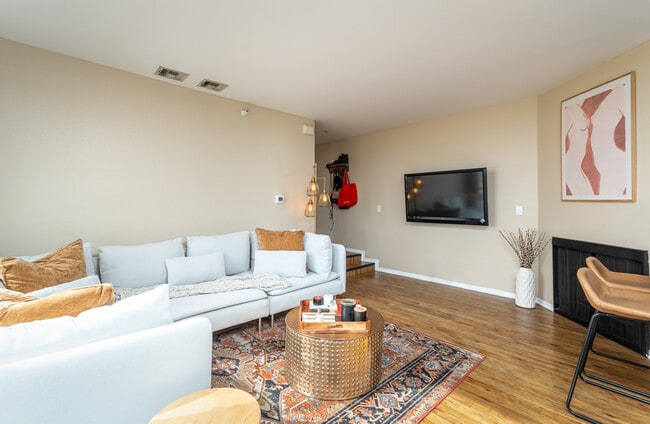 Photo - 7320 Hawthorn Ave Unit 121