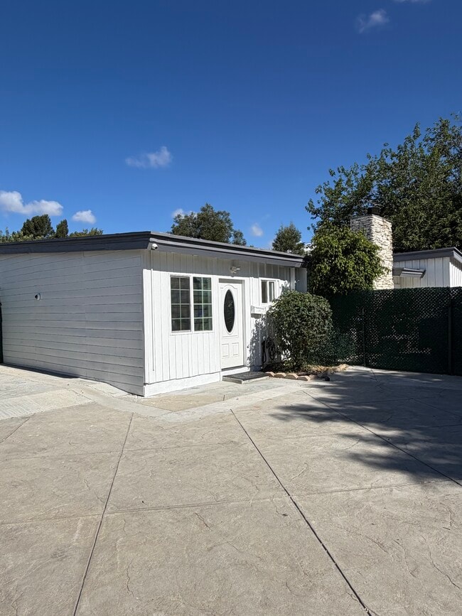 Building Photo - 8561 Orion Ave