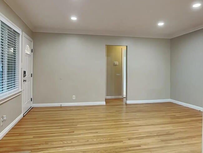 Photo - 4533 Albury Ave