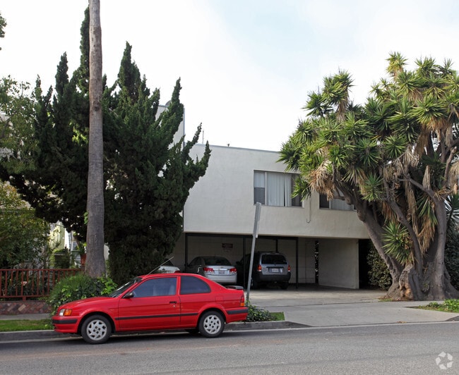 Primary Photo - Samo Capri Apartments