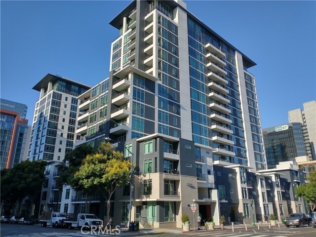 Building Photo - 425 W Beech St Unit 433