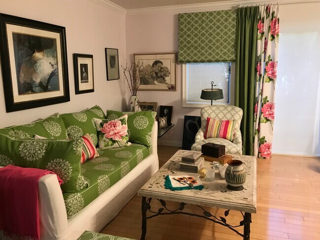 Photo - 1345 N Fuller Ave Unit 104