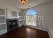 Photo - 637 Oak Glade Dr