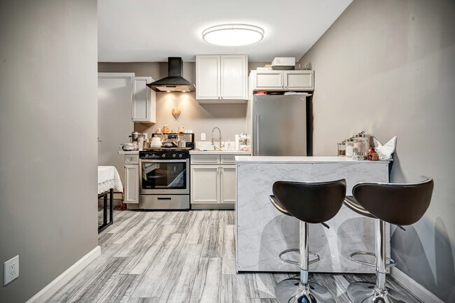 Photo - 6554 Greenbush Ave