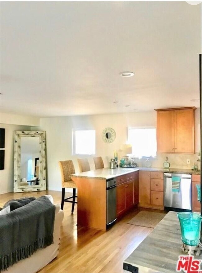 Kitchen island/bar - 210 Whiting St