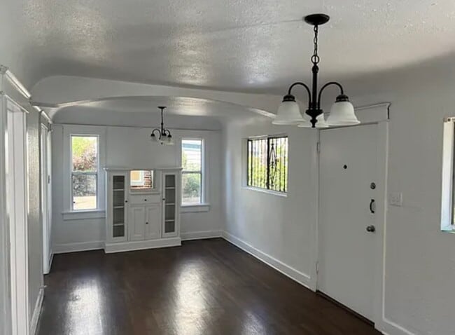 Livingroom - 1620 N Ave 45