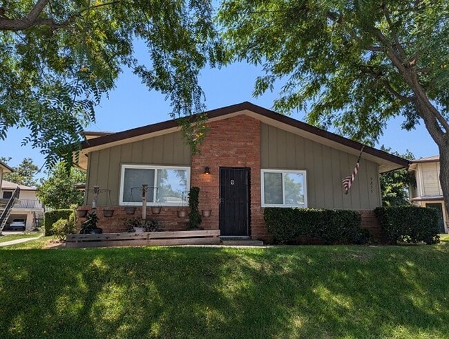 Building Photo - 2 Bedroom-1 Bathroom Condo in Santee (Tras... Unit 1