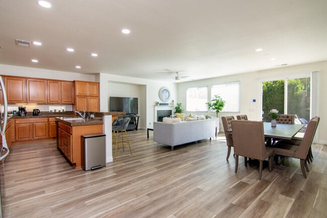 Photo - 43784 Riunione Pl