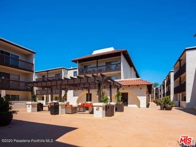 Photo - 5334 Lindley Ave Unit 309