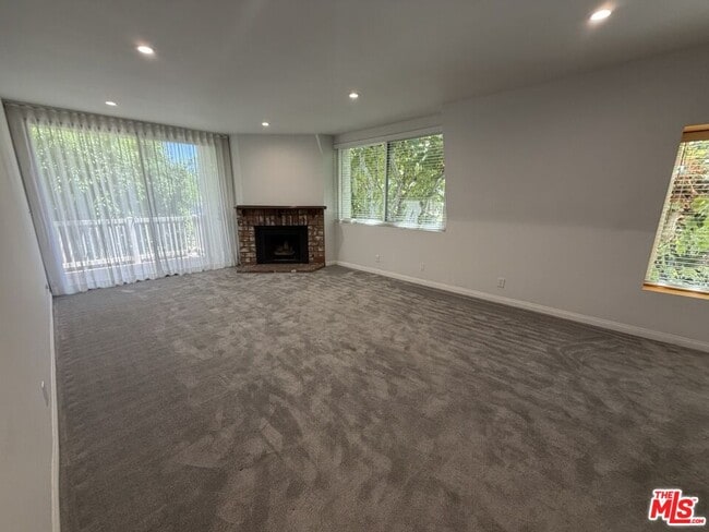 Photo - 14315 Riverside Dr Unit 210