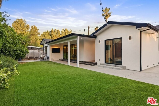 Photo - 22747 Erwin St