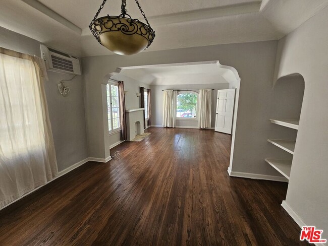 Photo - 1135 Cardiff Ave