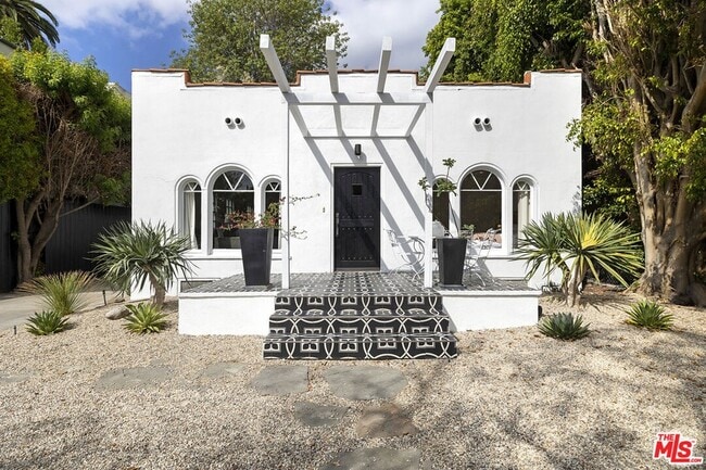 Building Photo - 639 Westbourne Dr