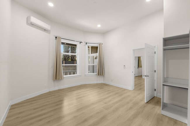 Photo - 1331-1333 S Park Ave Unit 1333