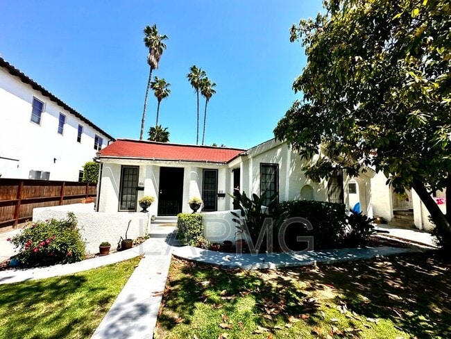 Photo - 614-614 N Poinsettia Pl