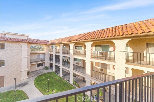 Photo - 3010 Montrose Ave Unit 26