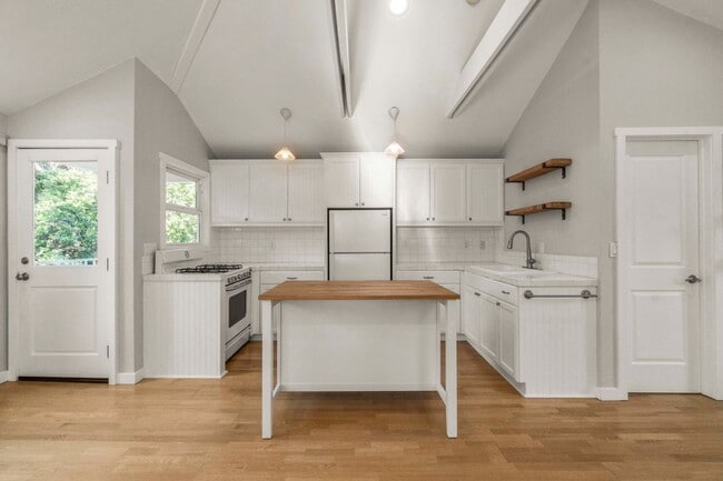 Photo - 21303 Ibanez Ave