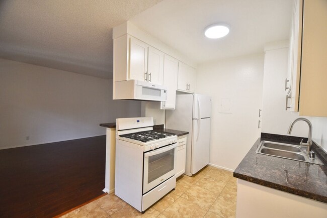 Photo - 7101 Haskell Ave Unit 06