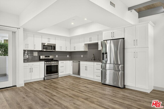 Photo - 440 Palm Dr Unit 4