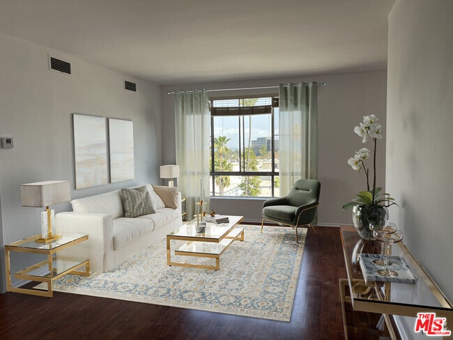 Building Photo - 622 S Barrington Ave Unit 504 Rental