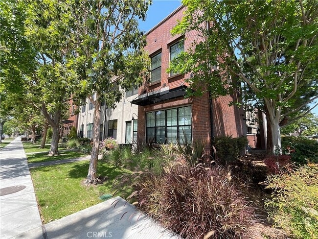 Photo - 501 W Maple Ave Condo