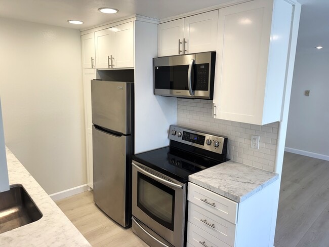 Kitchen - 8163 Redlands St Unit 40