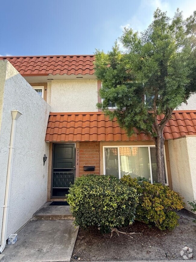 Building Photo - **Coming Soon** Upgraded Lake Forest Condo...