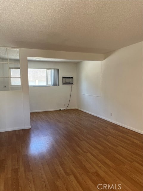 Building Photo - 4936 Hazeltine Ave Unit 3 Rental