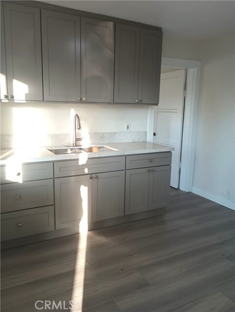 Photo - 964 E 7th St Apartment