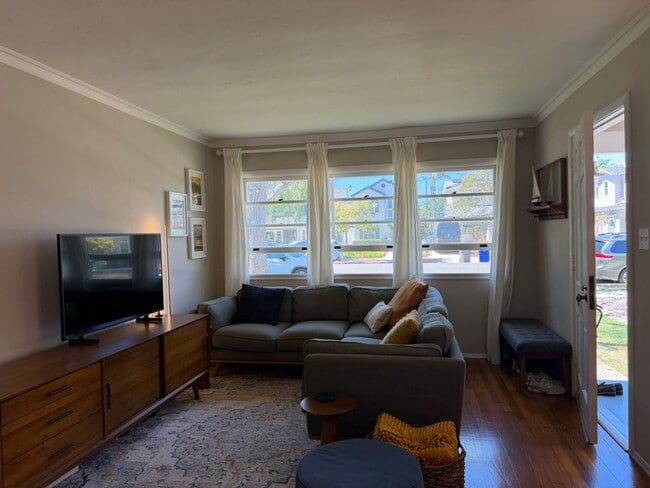 Photo - 3 bd 2 ba, House With Backyard (Coronado 92118)