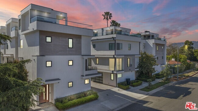 Building Photo - 733 N Gramercy Pl Rental