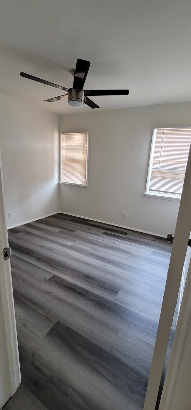 Photo - 6133 S Victoria Ave