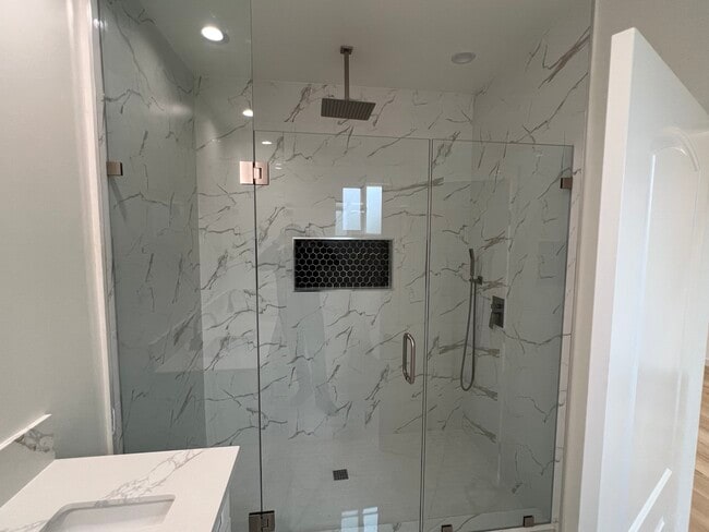Master bath - 13620 Leadwell St Townhome