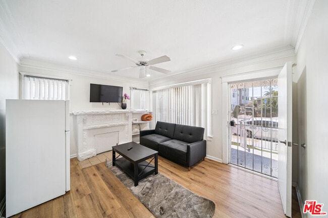 Photo - 1165 W 38th St