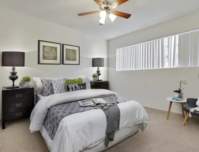 Photo - 3585 Centinela