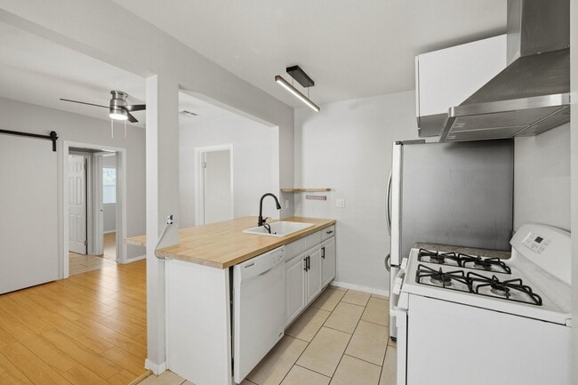 Photo - 10412 Eldora Ave