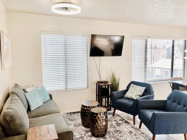 Photo - 812 Liverpool Ct