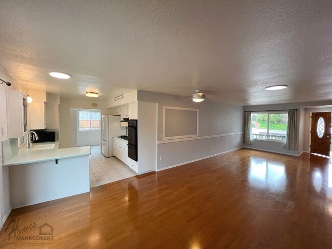 Photo - Homes Management - 3 bed, 2 bath home off Oak Hill