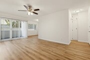 Photo - 537 E Hyde Park Blvd Unit 105