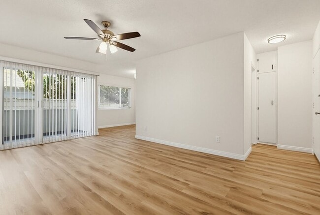 Photo - 537 E Hyde Park Blvd Unit 105