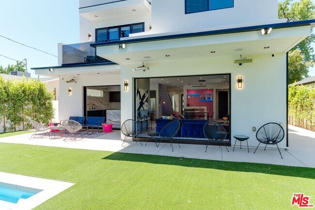 Photo - 18015 Martha St