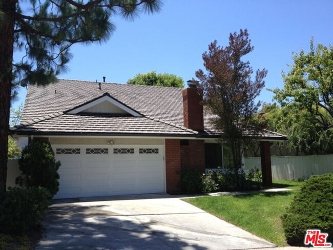 Building Photo - 17230 Avenida de la Herradura