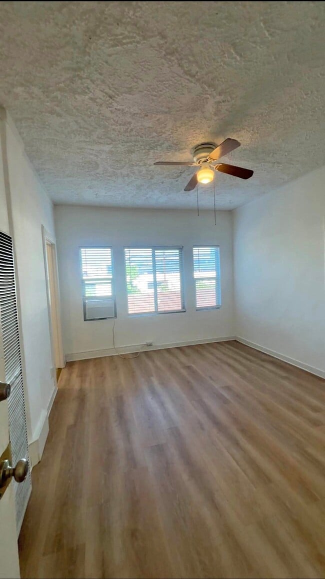 Building Photo - 4537 Fountain Ave