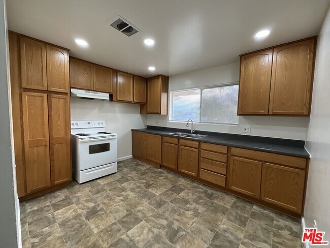 Photo - 1287 Olive Tree Ln Unit D