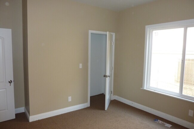 Photo - 1155 W 36th St