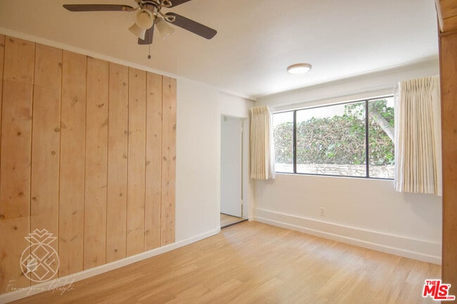 Photo - 2260-22625 Fox Hills Dr