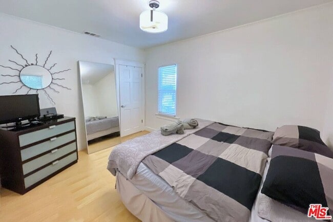 Photo - 8655 Clifton Wy