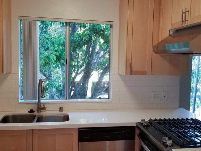 Building Photo - 613 E Verdugo Ave Unit 101